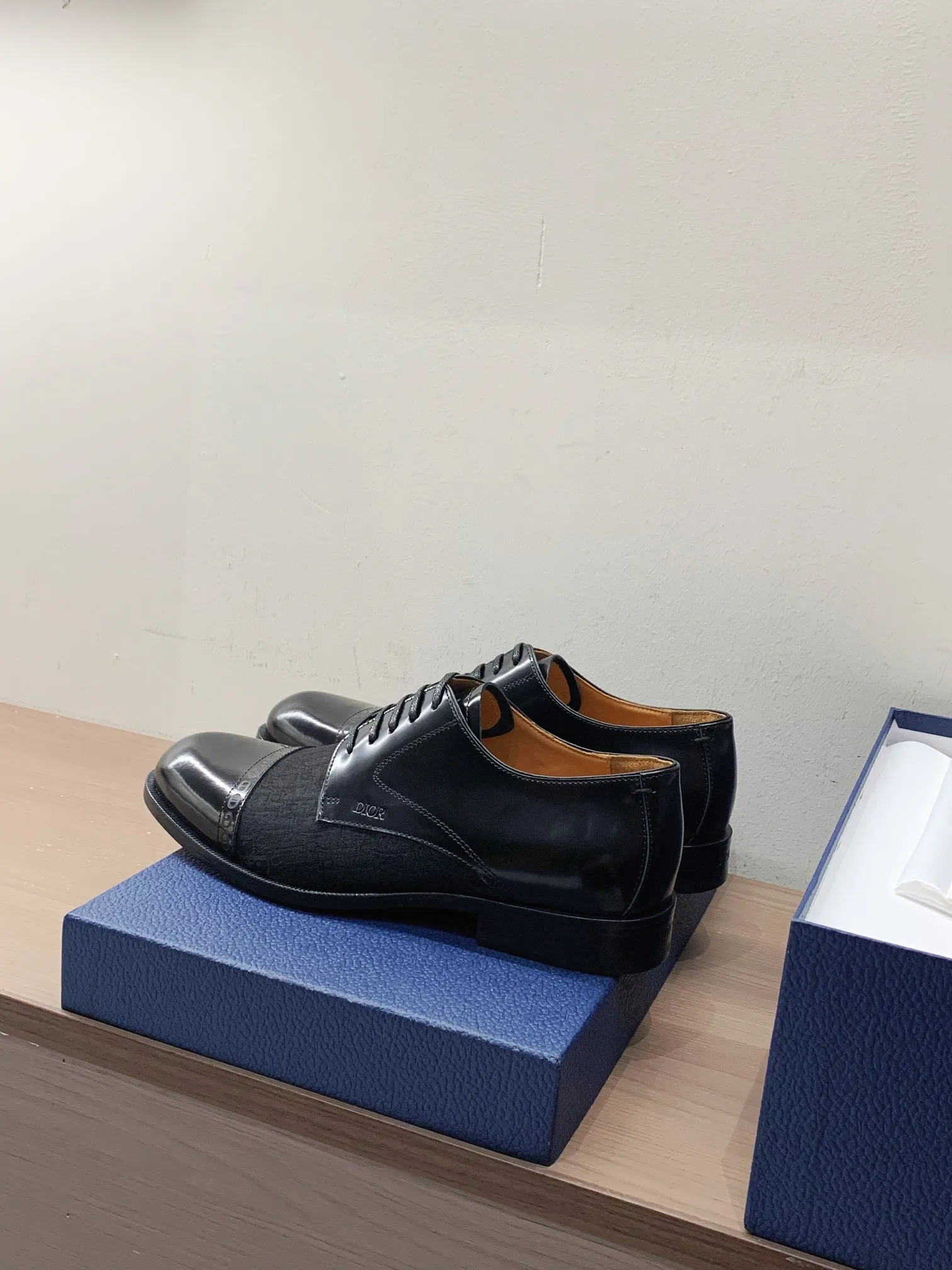 [Dior] Top P: 960💰 Standard code 39-44 (38.45.46 custom-made, non-returnable and non-exchangeable) Dior Dior's latest high-end men's boutique casual leather shoes, imported cowhide upper, water-dyed cowhide lining, imported leather outsole, perfect details are impeccable.